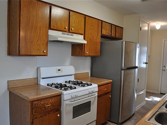3rd image of 804 Osage Dr APT B