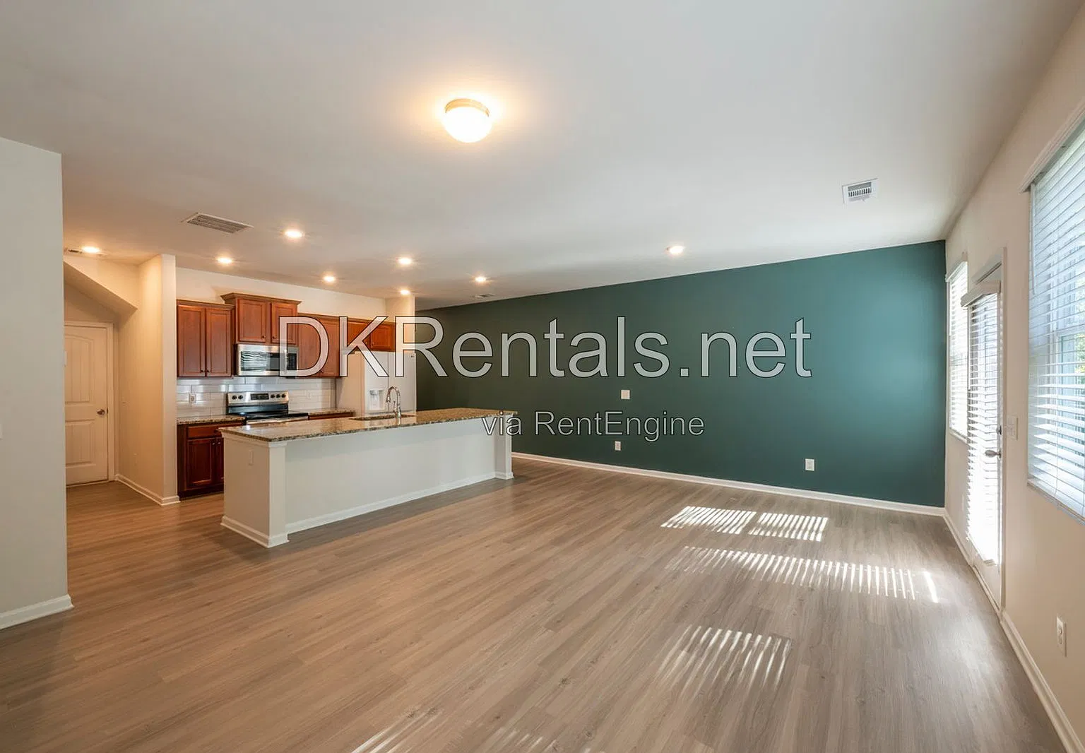 3 bed, 2.5 bath, 1776 sqft, $2,000 — Photo 3