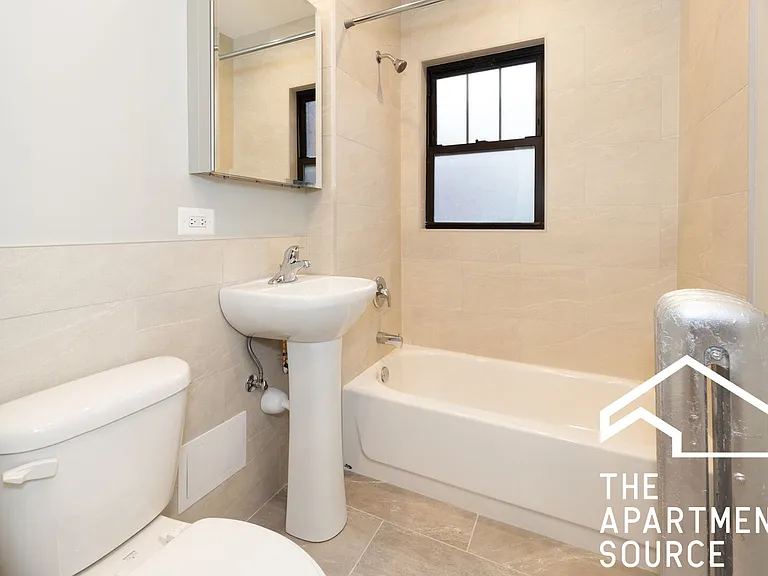 510 W Cornelia Ave #110 — Photo 5