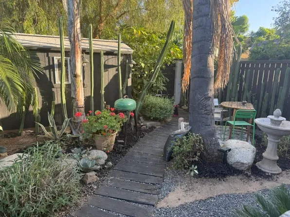 22429 W Clarendon St, Woodland Hills, CA 91367