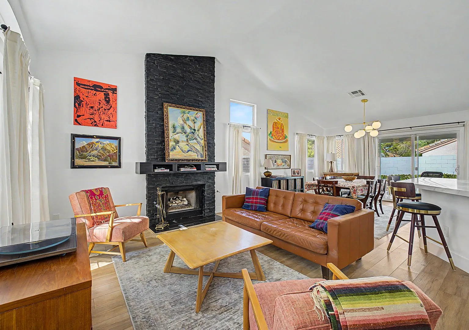 Gorgeous remodeled single story home in Henderson with 3 car garage! — Photo 4