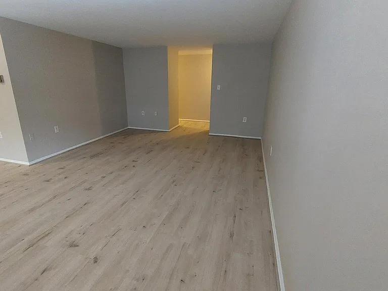 18622 Walkers Choice Rd #6 — Photo 12
