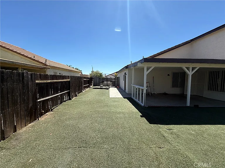 834 Shana Ct — Photo 32