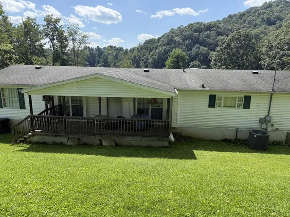 129 Floyd St, Cedar Bluff, VA 24609