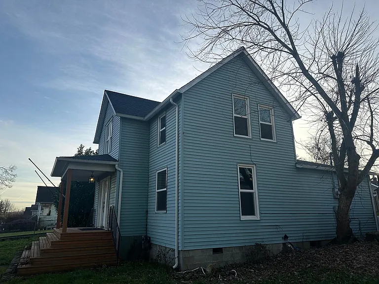 2420 Walnut St — Photo 3