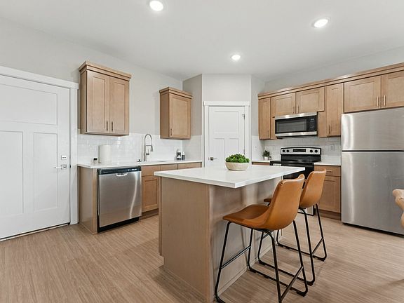 5th image of 1418 Garnet St #1418