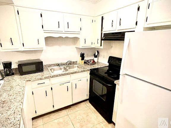 3rd image of 314 Teakwood Cir #1