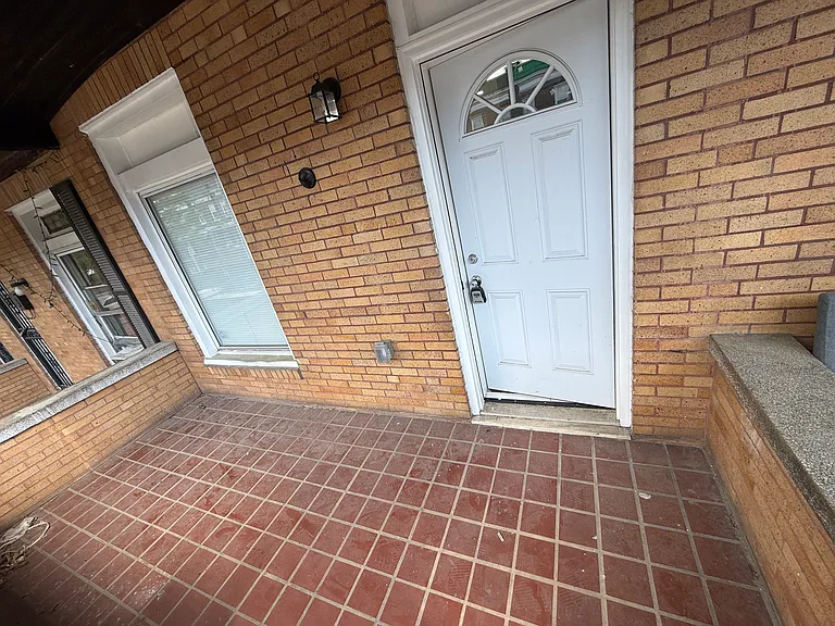 2720 E Biddle St — Photo 36