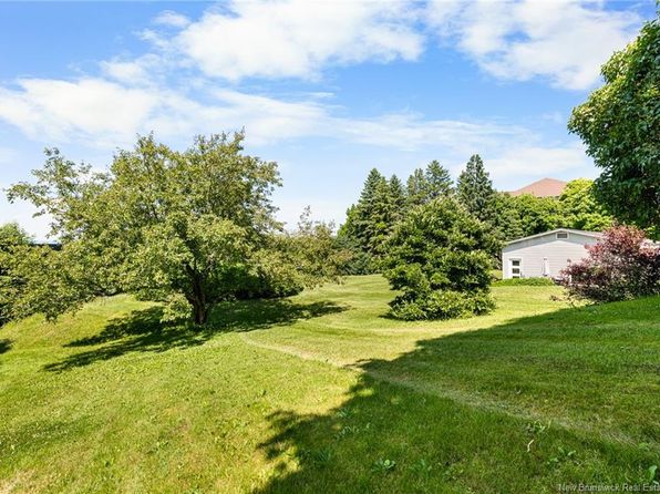 8 Fairway Blvd, Riverview, NB E1B 1S8