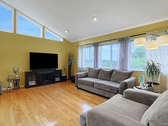 5th image of 12 Louis Donato Drive