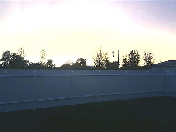 5th image of 1002 NE 2nd Ave