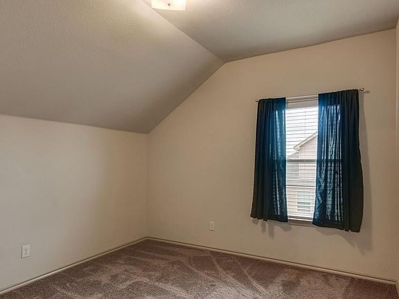 4th image of 4624 Lazy Oaks St