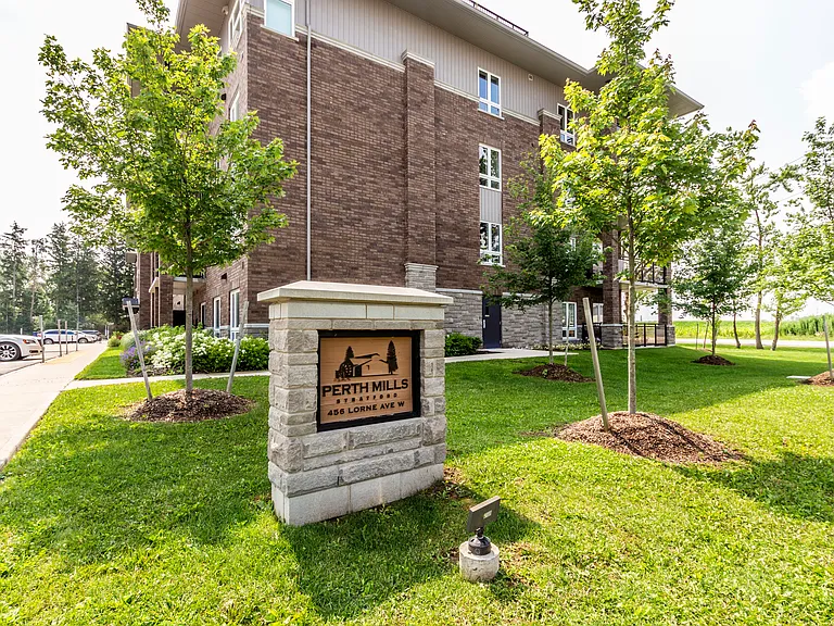 456 Lorne Ave W — Photo 20