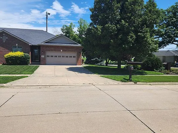 814 Country Club Dr, Seward, NE 68434