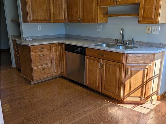 2nd image of 5884 Gillette Rd