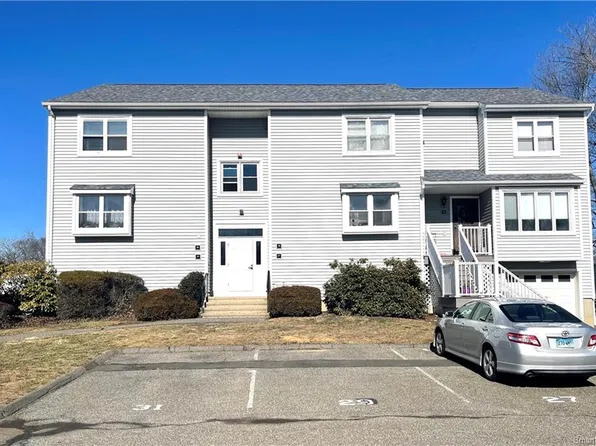 31 Carriage Dr #31, Milford, CT 06460