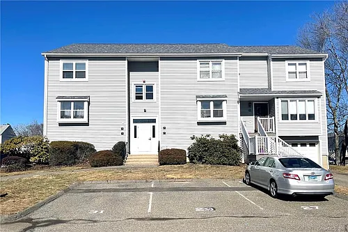 31 Carriage Dr #31 Photo 1