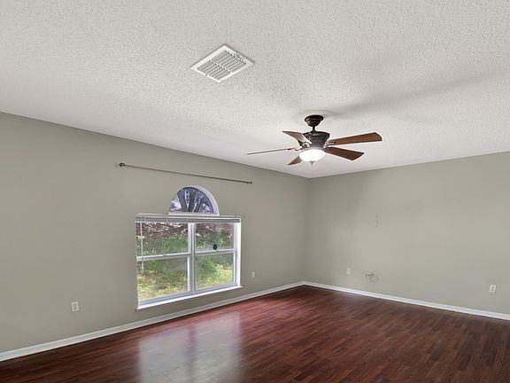 4th image of 1023 Fox Trail Ave