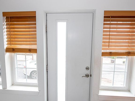 5th image of 2146 S Woodstock St