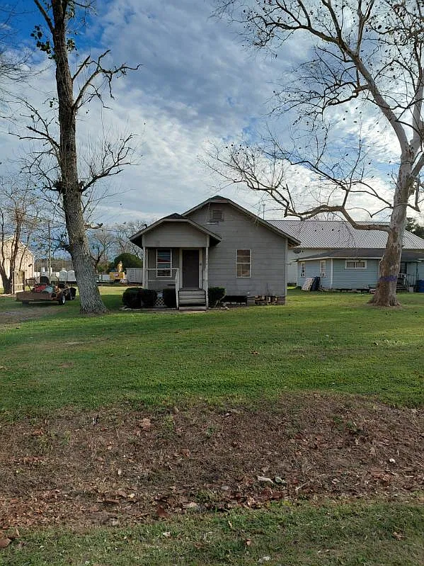 3 bed, 1100 sqft, $1,200 — Photo 1