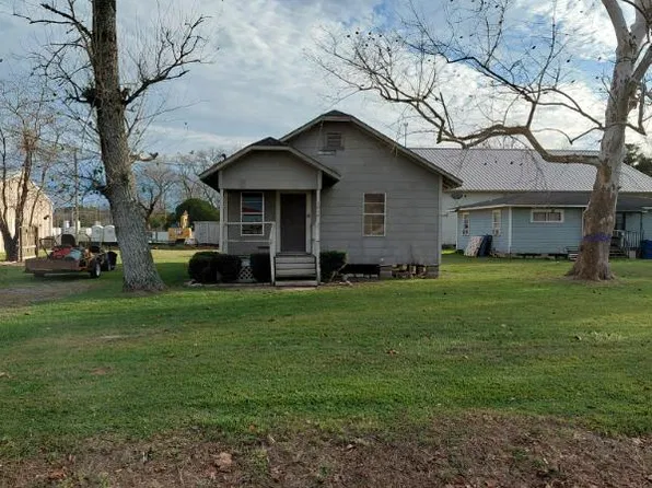 101A Elm St #A, Hull, TX 77564