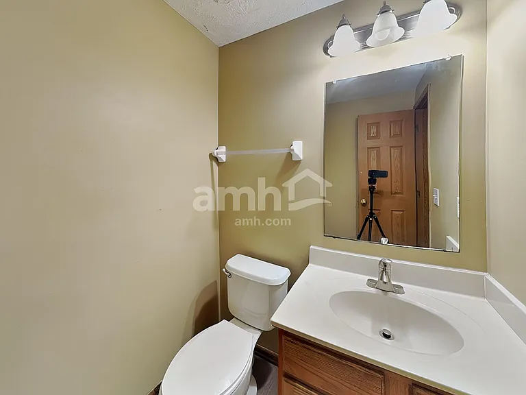949 Rowland Ave — Photo 10