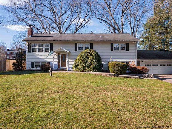 3rd image of 142 Fairway Drive