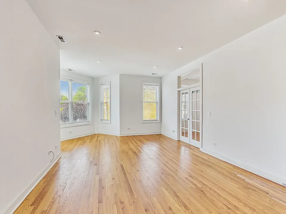 2459 W Augusta Blvd #2