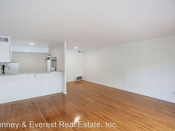 2nd image of 2819 Jackson St APT 102