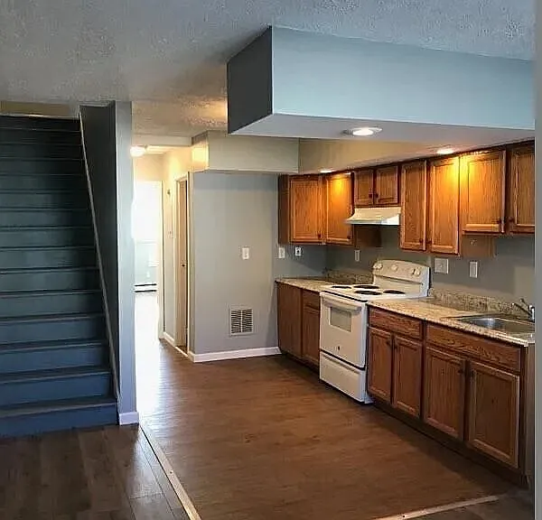 42 Warner St #B13 — Photo 1