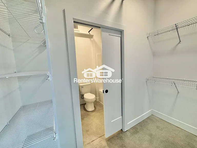 2701 Ingersoll Ave #204 — Photo 11