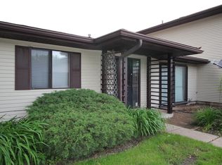 1565 Burton Ct APT B, Aurora, IL 60505