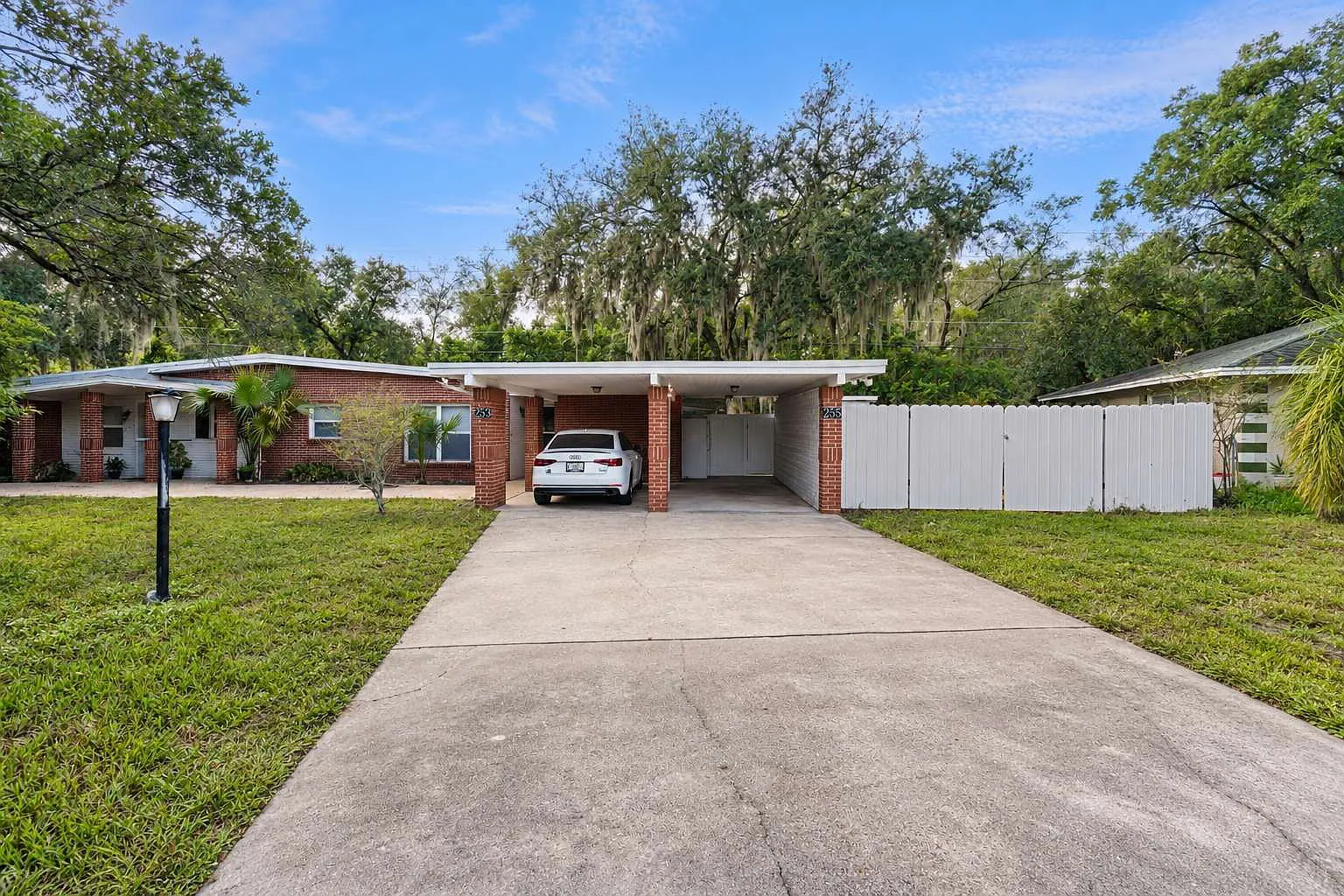 2 bed, 1.0 bath, 1095 sqft, $1,700 — Photo 2