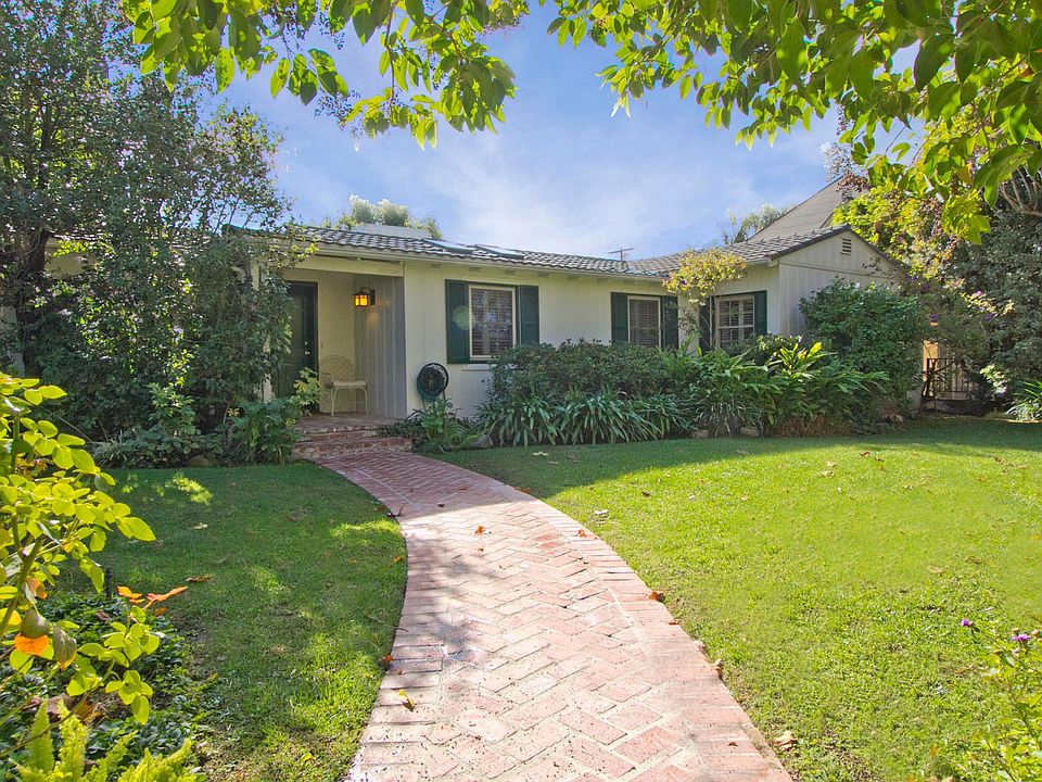 Welcome to this beautfiul gated & ultra private 1930's home