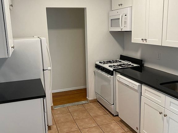 5th image of 202 W 108th St #6