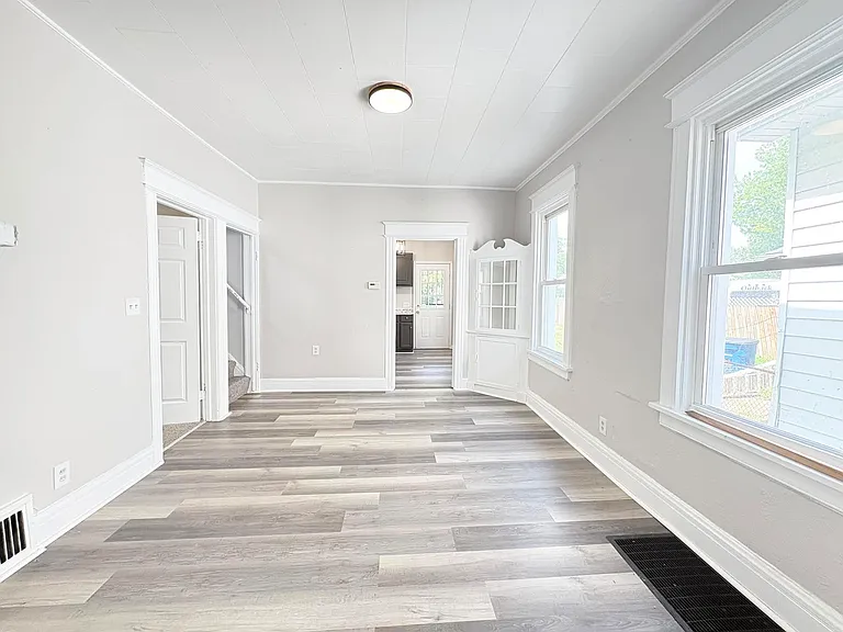 2552 Foraker Ave — Photo 7