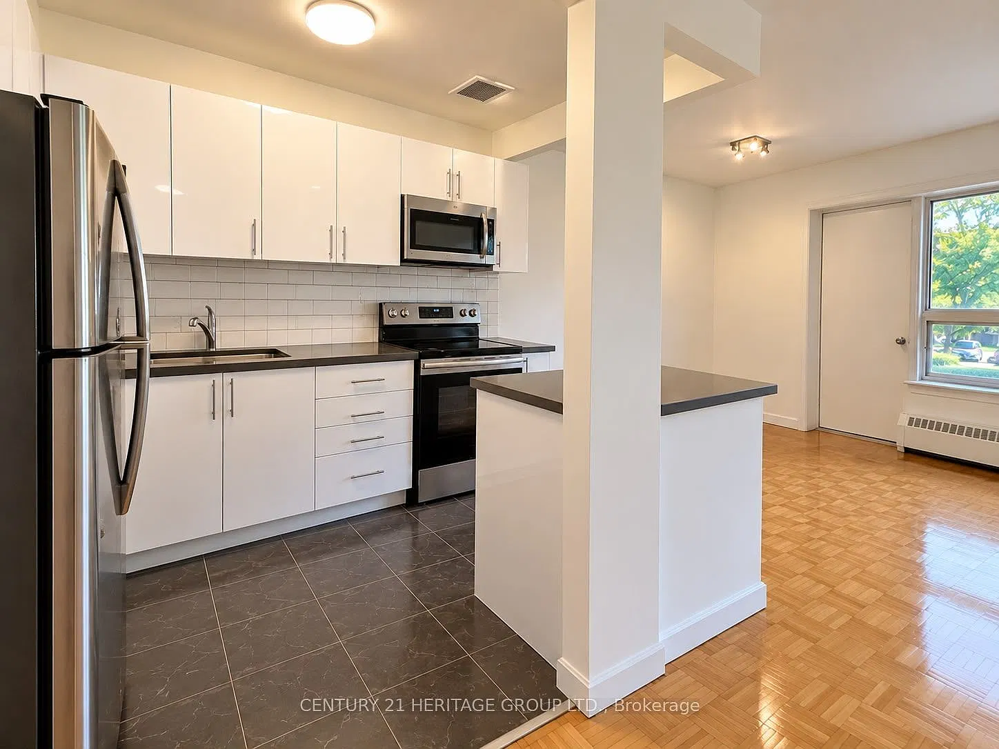 3 bed, $2,899 — Photo 2