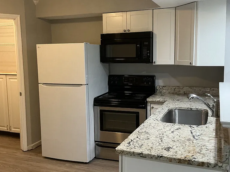 1402 Tailrace Dr #1 — Photo 3