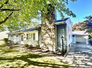 8 Ogden Rd, Jacksonville, IL 62650