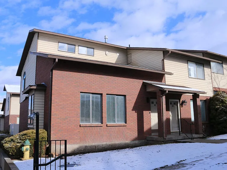 1113 Country Hills Dr #D1 — Photo 2
