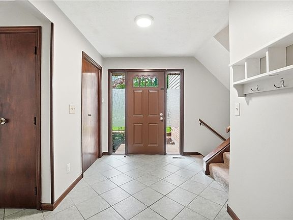 4th image of 2033 Meadowside Ln