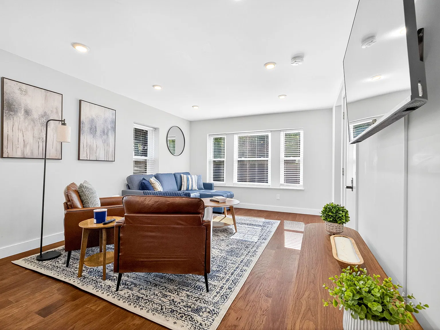 3 bed, 1300 sqft, $5,500 — Photo 3