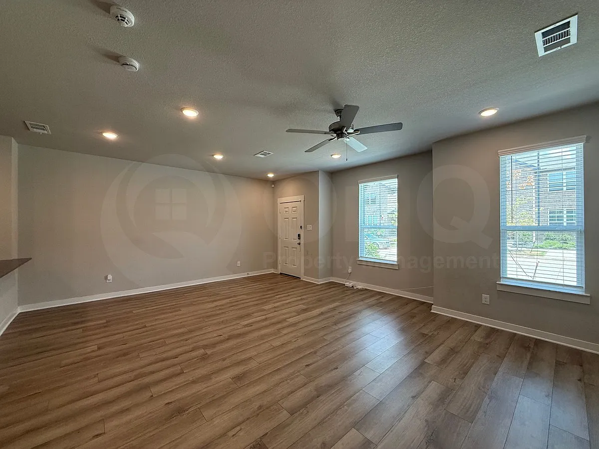 3 bed, 2.5 bath, 1783 sqft, $2,290 — Photo 4