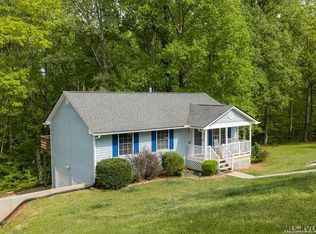 525 Hicks Dr, Bracey, VA 23919