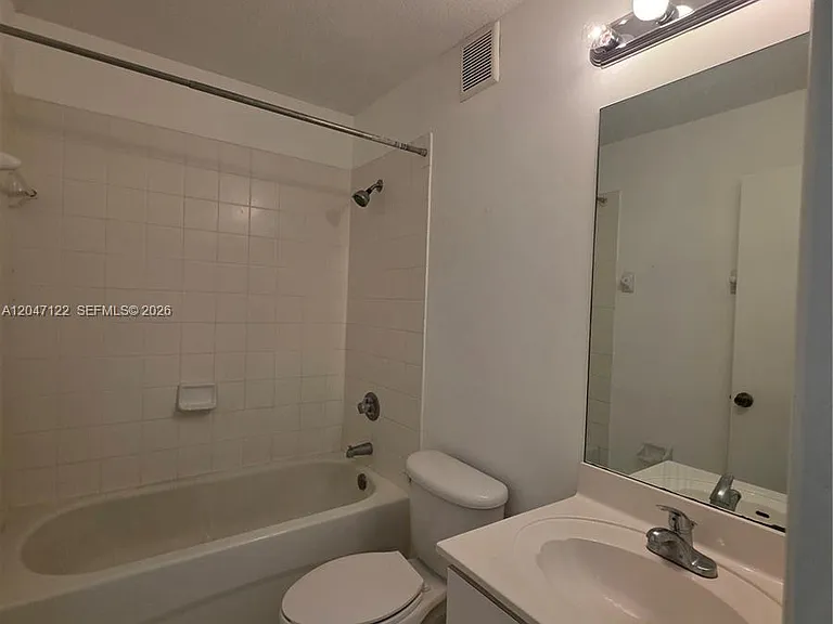 3398 NE 9th Dr #204 — Photo 16