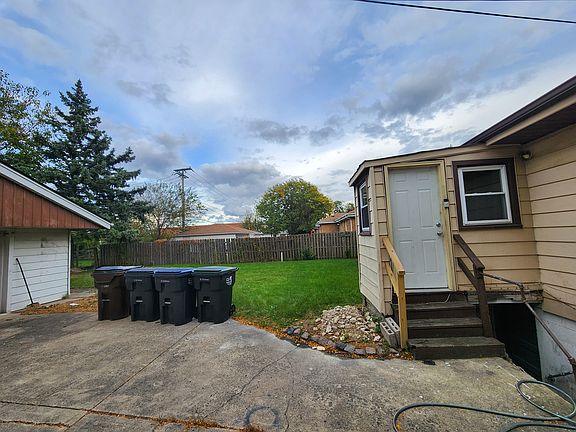 5th image of 722 E 163rd St