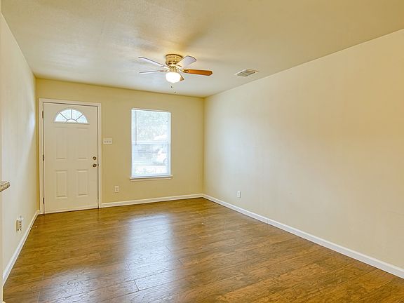 3rd image of 6410 N Flores St