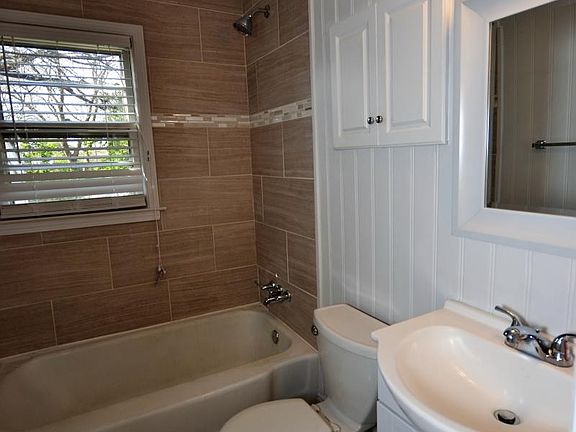Gorgeous bathroom w updated tile/vanity/mirror