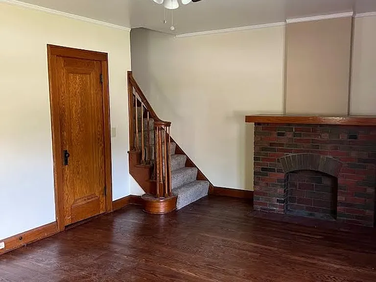 453 E Kline St — Photo 3