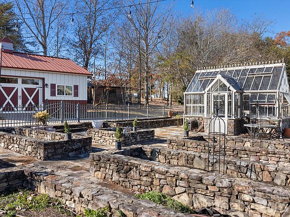 3rd image of 172 Tuckertown Rd